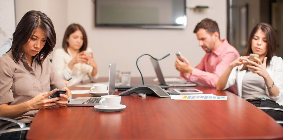 How To Avoid Letting Technology Distract You During Work