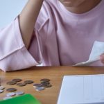 Financial Red Flags in Relationships – Signs to Watch For When Combining Money with Love