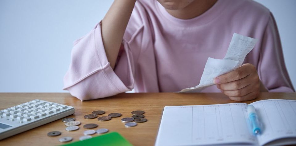 Financial Red Flags in Relationships – Signs to Watch For When Combining Money with Love